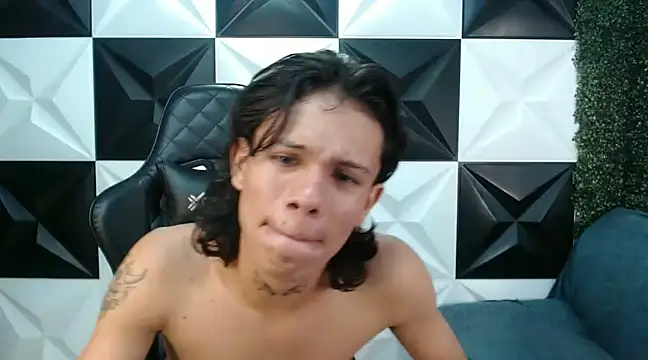 andy dan18 online show from February 3, 2025, 9:18 pm