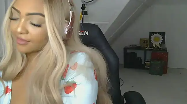 jaslenelovely online show from January 15, 2025, 11:30 pm