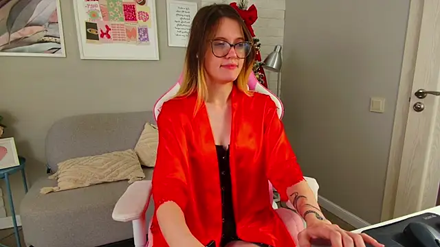 NellieLoyns online show from December 25, 2024, 7:34 pm