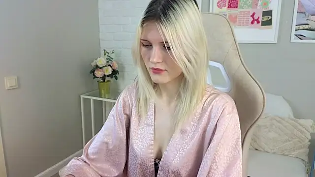 NellieLoyns online show from May 9, 2026, 5:18 pm