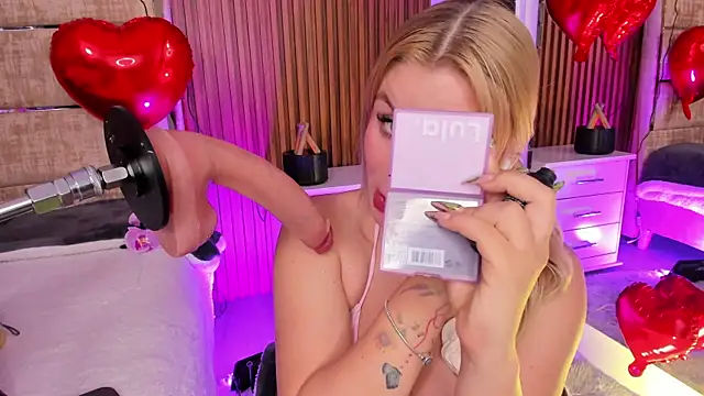 Snapshot of LolaAngellx chatting on February 14, 2026, 9:00 pm LolaAngellx online show from February 14, 2026, 9:00 pm