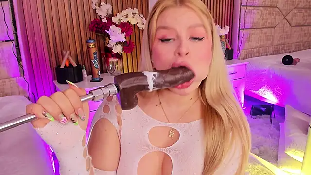 Snapshot of LolaAngellx chatting on March 13, 2026, 8:48 pm LolaAngellx online show from March 13, 2026, 8:48 pm