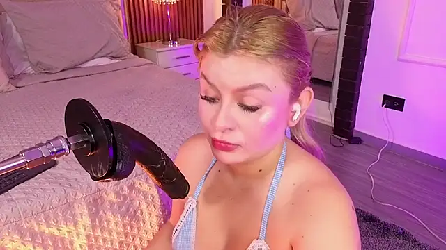 LolaAngellx online show from June 18, 2026, 9:19 pm