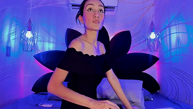 SylviaLeos  online show from January 21, 2025, 2:37 pm