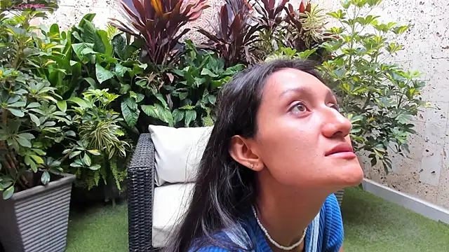 SylviaLeos  online show from March 13, 2025, 12:46 pm