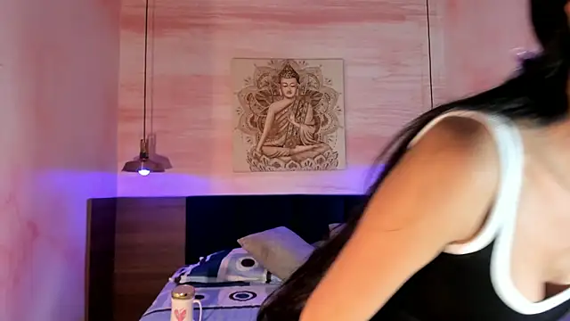 SylviaLeos  online show from September 10, 2025, 7:47 pm