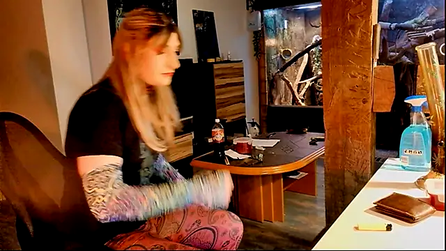 Snapshot of DYasmin69 chatting on October 24, 2025, 7:10 pm DYasmin69 online show from October 24, 2025, 7:10 pm