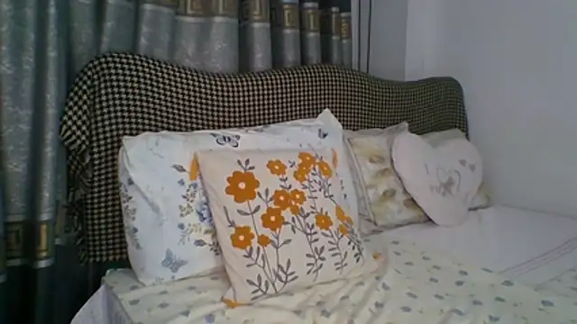 Snapshot of LeydiLi chatting on July 14, 2026, 5:18 pm LeydiLi online show from July 14, 2026, 5:18 pm