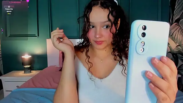 Snapshot of LucyLovelyy chatting on January 29, 2025, 3:33 am LucyLovelyy online show from January 29, 2025, 3:33 am