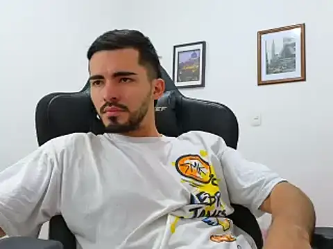 Snapshot of Massimoo_07 chatting on December 22, 2024, 5:10 pm Massimoo 07 online show from December 22, 2024, 5:10 pm