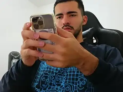 Snapshot of Massimoo_07 chatting on December 23, 2024, 5:22 pm Massimoo 07 online show from December 23, 2024, 5:22 pm