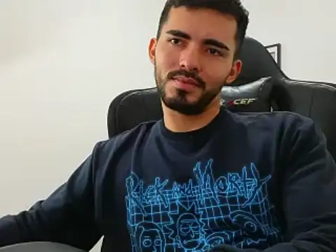 Snapshot of Massimoo_07 chatting on December 23, 2024, 8:25 pm Massimoo 07 online show from December 23, 2024, 8:25 pm