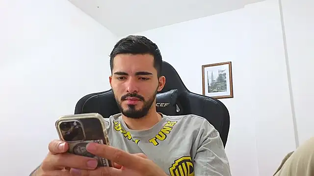 Snapshot of Massimoo_07 chatting on December 29, 2024, 8:04 pm Massimoo 07 online show from December 29, 2024, 8:04 pm