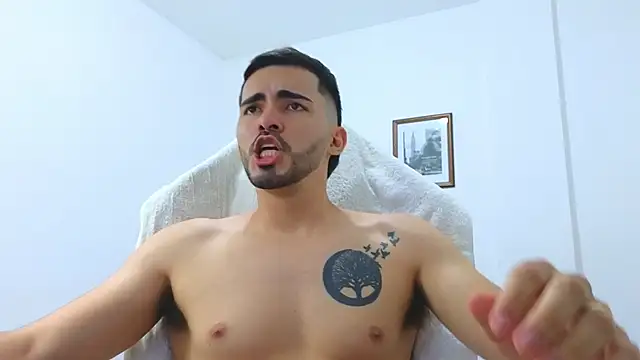 Snapshot of Massimoo_07 chatting on December 31, 2024, 10:12 pm Massimoo 07 online show from December 31, 2024, 10:12 pm