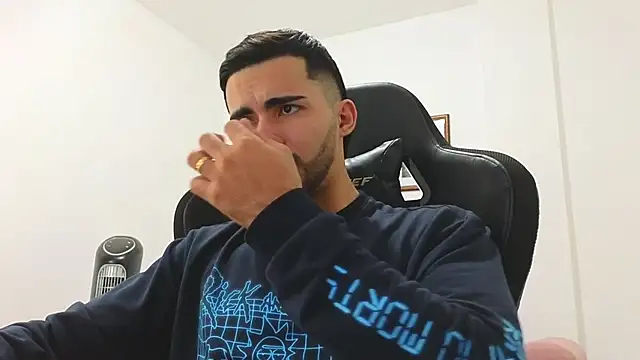 Snapshot of Massimoo_07 chatting on January 3, 2025, 10:51 pm Massimoo 07 online show from January 3, 2025, 10:51 pm