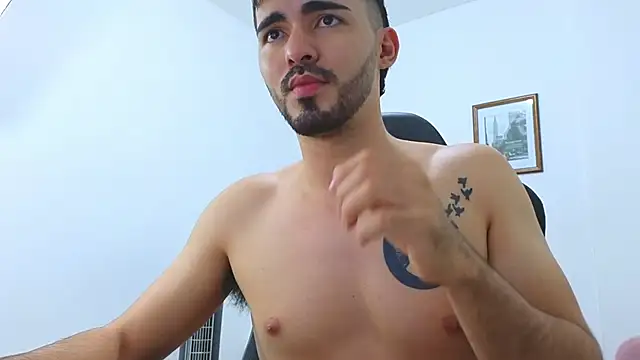 Snapshot of Massimoo_07 chatting on January 4, 2025, 4:55 am Massimoo 07 online show from January 4, 2025, 4:55 am