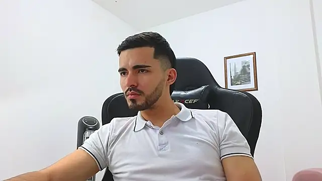 Snapshot of Massimoo_07 chatting on January 4, 2025, 10:45 pm Massimoo 07 online show from January 4, 2025, 10:45 pm