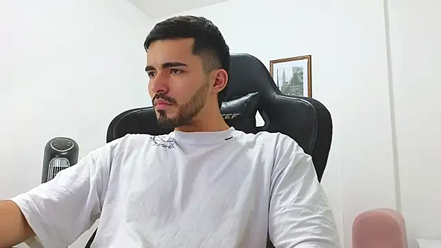 Snapshot of Massimoo_07 chatting on January 7, 2025, 11:56 pm Massimoo 07 online show from January 7, 2025, 11:56 pm