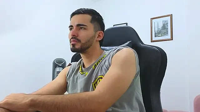 Snapshot of Massimoo_07 chatting on January 8, 2025, 8:39 pm Massimoo 07 online show from January 8, 2025, 8:39 pm