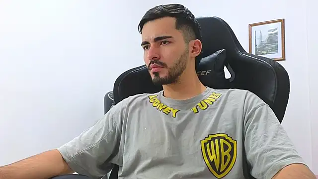 Snapshot of Massimoo_07 chatting on January 8, 2025, 11:41 pm Massimoo 07 online show from January 8, 2025, 11:41 pm