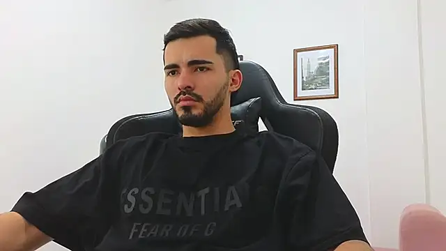 Snapshot of Massimoo_07 chatting on January 9, 2025, 8:22 pm Massimoo 07 online show from January 9, 2025, 8:22 pm