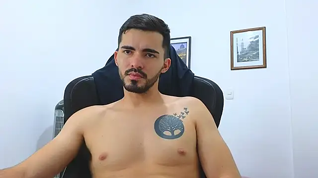 Snapshot of Massimoo_07 chatting on January 11, 2025, 12:12 am Massimoo 07 online show from January 11, 2025, 12:12 am