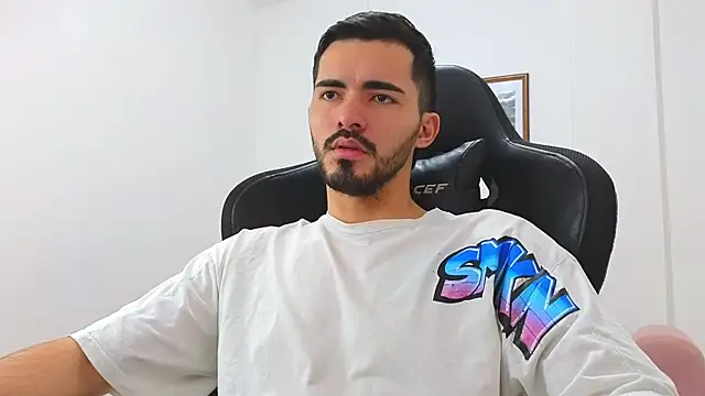 Snapshot of Massimoo_07 chatting on January 13, 2025, 7:10 pm Massimoo 07 online show from January 13, 2025, 7:10 pm