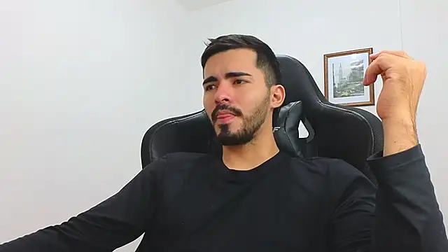 Snapshot of Massimoo_07 chatting on January 14, 2025, 6:38 pm Massimoo 07 online show from January 14, 2025, 6:38 pm