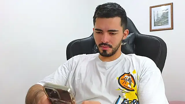 Snapshot of Massimoo_07 chatting on January 15, 2025, 6:51 pm Massimoo 07 online show from January 15, 2025, 6:51 pm