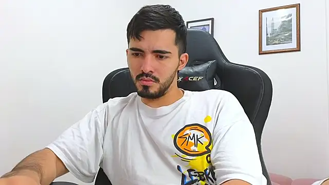 Snapshot of Massimoo_07 chatting on January 15, 2025, 9:51 pm Massimoo 07 online show from January 15, 2025, 9:51 pm