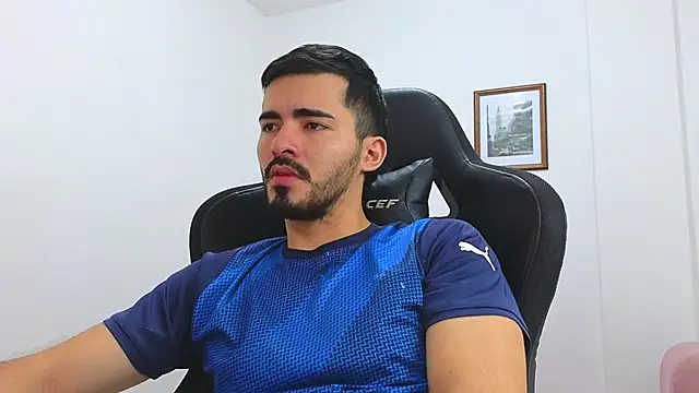 Snapshot of Massimoo_07 chatting on January 17, 2025, 7:38 pm Massimoo 07 online show from January 17, 2025, 7:38 pm