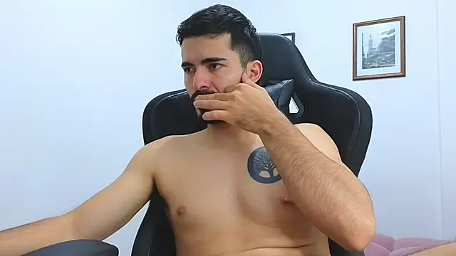 Snapshot of Massimoo_07 chatting on January 17, 2025, 10:45 pm Massimoo 07 online show from January 17, 2025, 10:45 pm