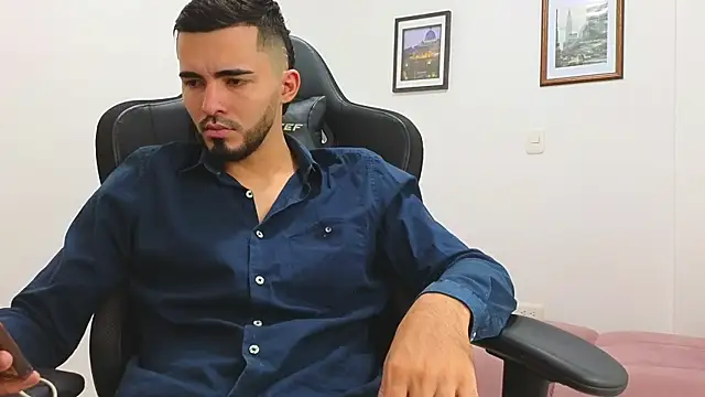 Snapshot of Massimoo_07 chatting on January 21, 2025, 7:28 pm Massimoo 07 online show from January 21, 2025, 7:28 pm