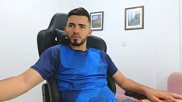 Snapshot of Massimoo_07 chatting on January 23, 2025, 9:29 pm Massimoo 07 online show from January 23, 2025, 9:29 pm