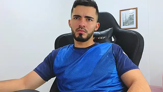 Snapshot of Massimoo_07 chatting on January 24, 2025, 12:31 am Massimoo 07 online show from January 24, 2025, 12:31 am