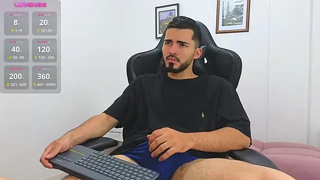 Snapshot of Massimoo_07 chatting on February 19, 2025, 7:38 pm Massimoo 07 online show from February 19, 2025, 7:38 pm