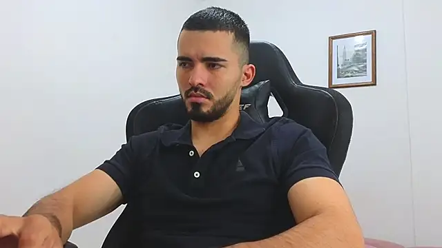 Snapshot of Massimoo_07 chatting on March 1, 2025, 7:37 pm Massimoo 07 online show from March 1, 2025, 7:37 pm