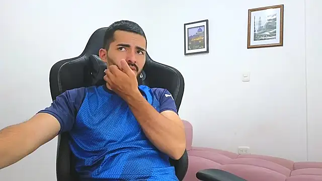 Snapshot of Massimoo_07 chatting on March 13, 2025, 9:37 pm Massimoo 07 online show from March 13, 2025, 9:37 pm