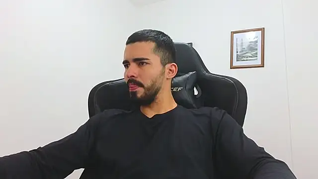 Snapshot of Massimoo_07 chatting on March 15, 2025, 7:27 pm Massimoo 07 online show from March 15, 2025, 7:27 pm