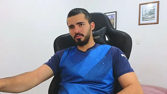 Snapshot of Massimoo_07 chatting on March 19, 2025, 6:34 pm Massimoo 07 online show from March 19, 2025, 6:34 pm