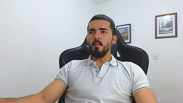 Snapshot of Massimoo_07 chatting on March 20, 2025, 10:40 pm Massimoo 07 online show from March 20, 2025, 10:40 pm