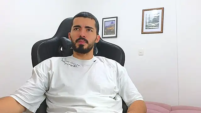 Snapshot of Massimoo_07 chatting on March 21, 2025, 7:57 pm Massimoo 07 online show from March 21, 2025, 7:57 pm