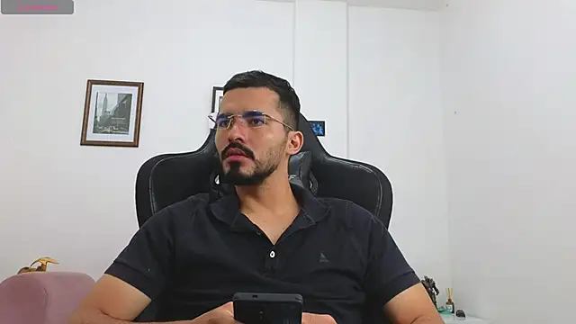 Snapshot of Massimoo_07 chatting on September 30, 2025, 3:17 pm Massimoo 07 online show from September 30, 2025, 3:17 pm