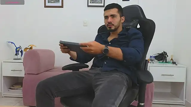 Snapshot of Massimoo_07 chatting on October 4, 2025, 3:10 pm Massimoo 07 online show from October 4, 2025, 3:10 pm