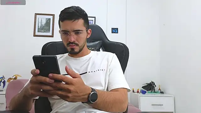 Snapshot of Massimoo_07 chatting on October 7, 2025, 7:22 pm Massimoo 07 online show from October 7, 2025, 7:22 pm