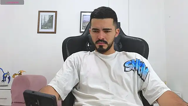 Snapshot of Massimoo_07 chatting on October 21, 2025, 3:02 pm Massimoo 07 online show from October 21, 2025, 3:02 pm