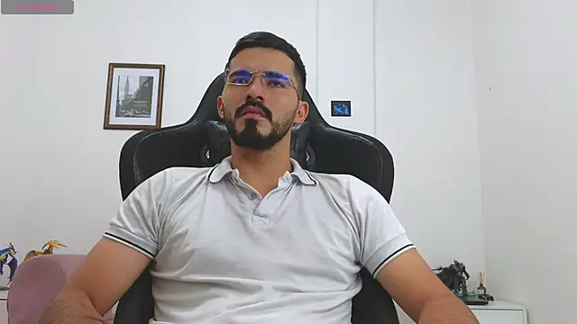 Snapshot of Massimoo_07 chatting on October 23, 2025, 7:12 pm Massimoo 07 online show from October 23, 2025, 7:12 pm