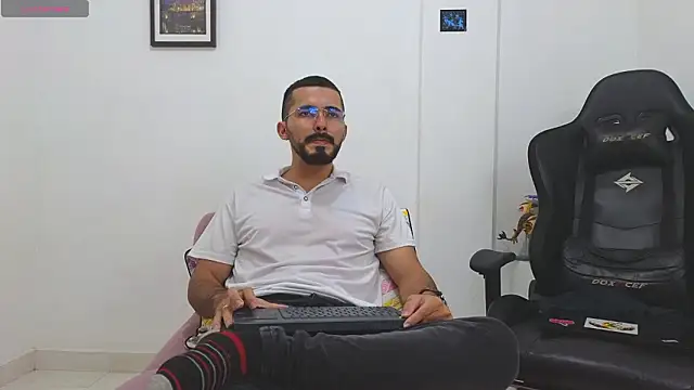 Massimoo 07 online show from February 1, 2026, 8:40 pm