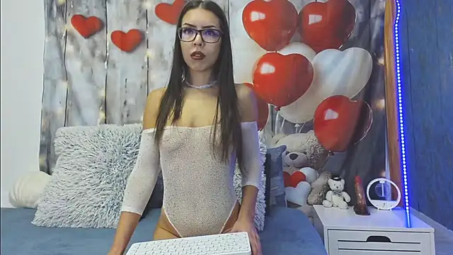 Snapshot of EmaLowe chatting on September 20, 2025, 2:12 am EmaLowe online show from September 20, 2025, 2:12 am