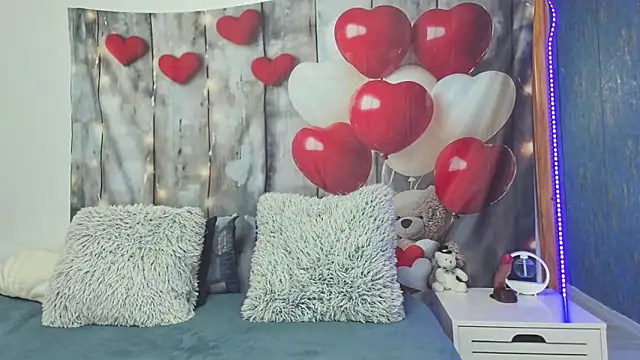 Snapshot of EmaLowe chatting on September 26, 2025, 3:21 am EmaLowe online show from September 26, 2025, 3:21 am